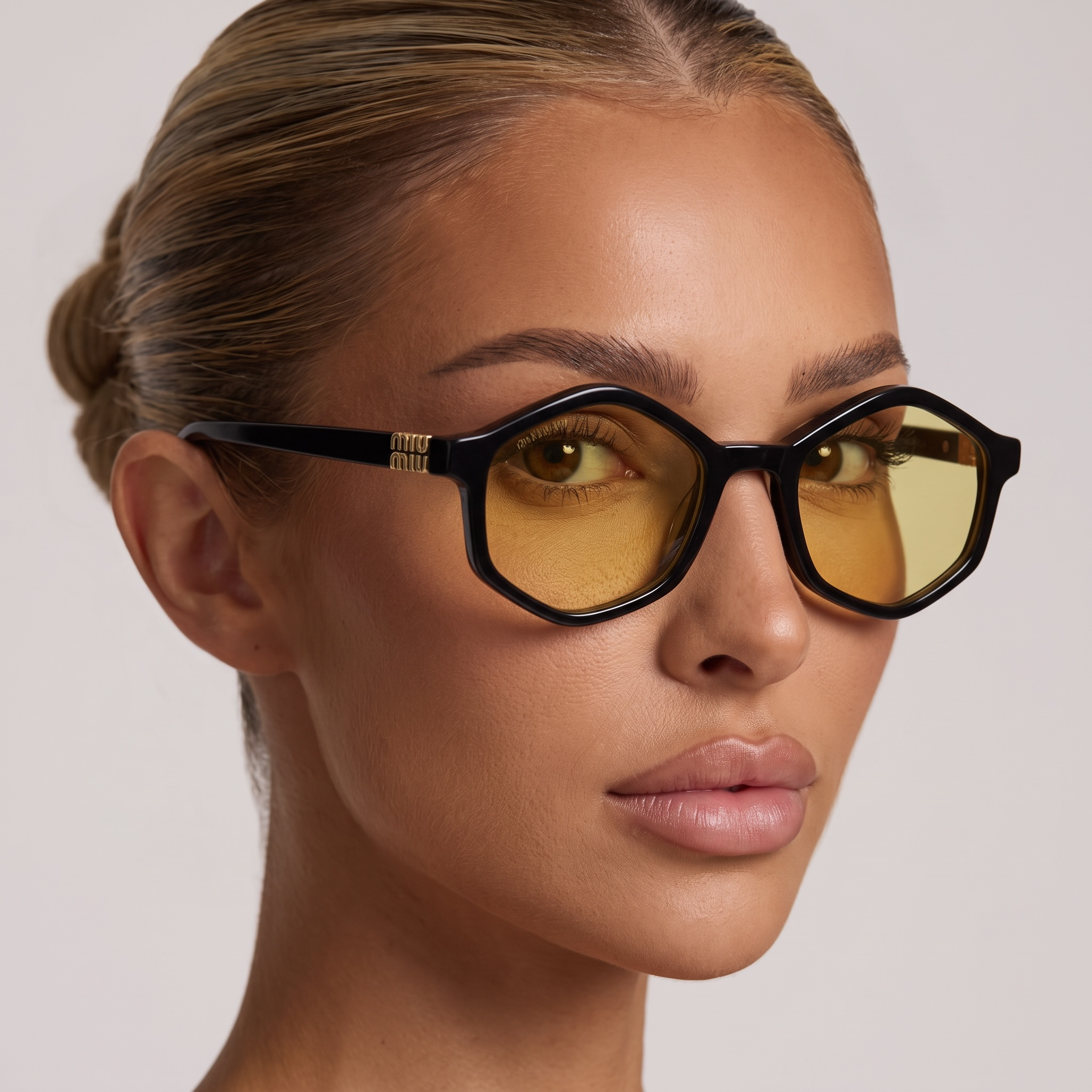 🕶️ Miu Miu Geometric Sunglasses – Contemporary Luxury with Golden Lenses ✨🖤