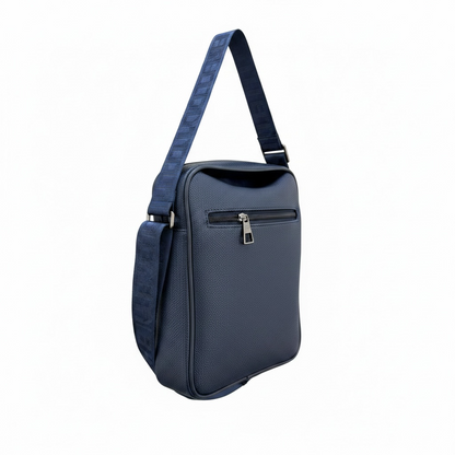 👜 Tommy Hilfiger Navy Crossbody Bag – Classic Style, Everyday Comfort