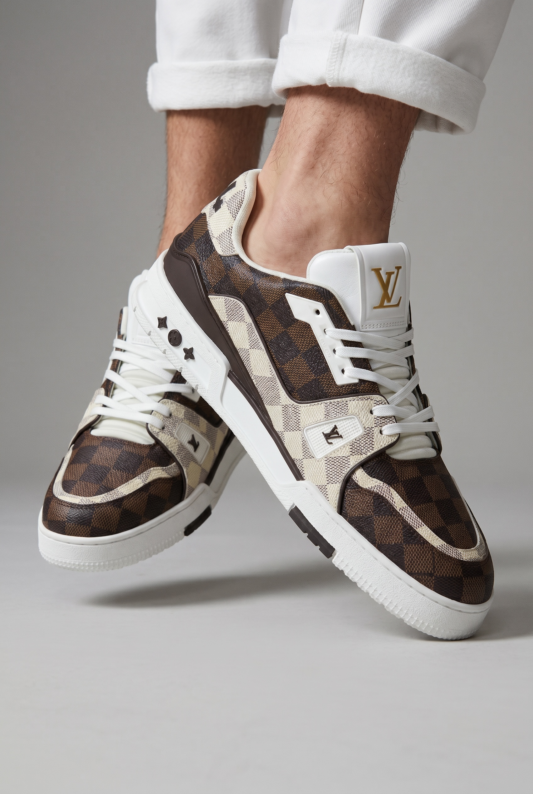 👟✨ Louis Vuitton Damier Low-Top Sneakers – Brown & Cream Luxury Street Style 🤎🤍