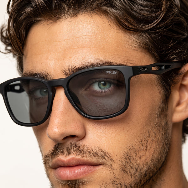 Oakley Sunglasses – Matte Black Sport Frame Unisex 🕶️