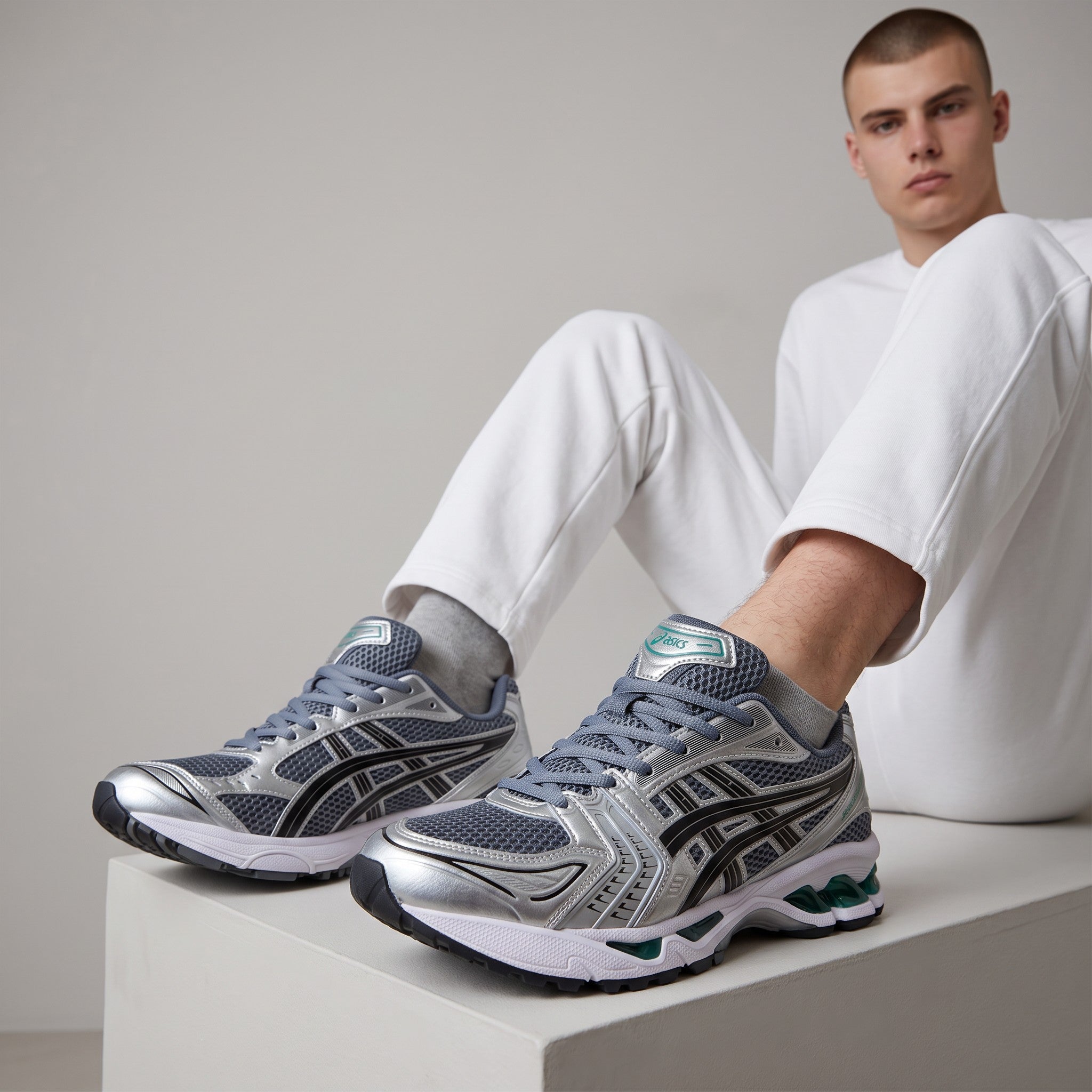 ASICS GEL-KAYANO™ 14 – Silver / Graphite / Emerald 🩶💚 - MASTERPIECE