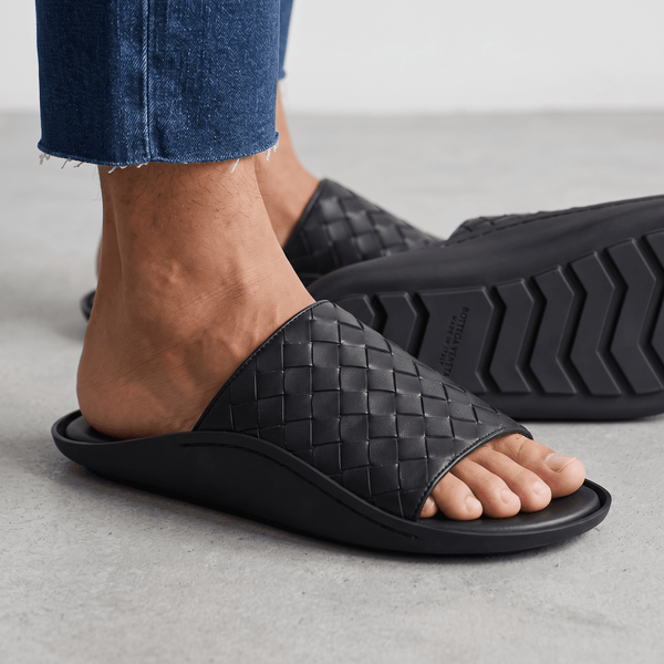 Bottega Veneta Intrecciato Slide Sandals – Black Edition 🖤✨