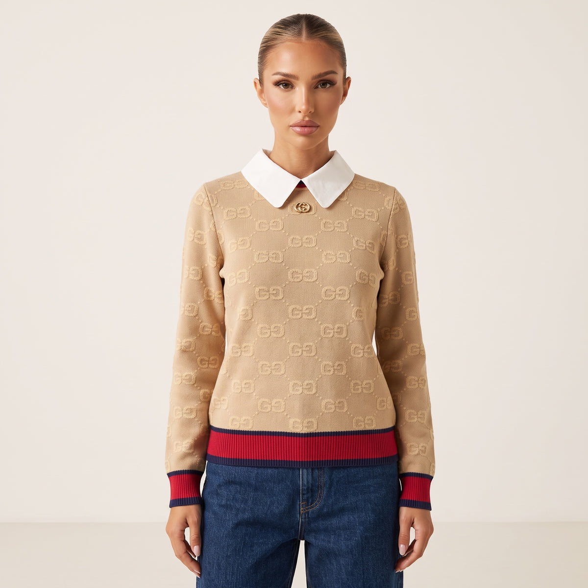 Beige Gucci knit sweater with white Peter‑Pan collar, GG jacquard and red navy ribbed cuffs