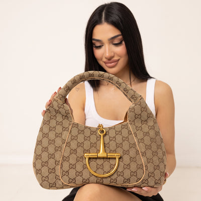 Beige Gucci shoulder bag with GG monogram and gold hardware