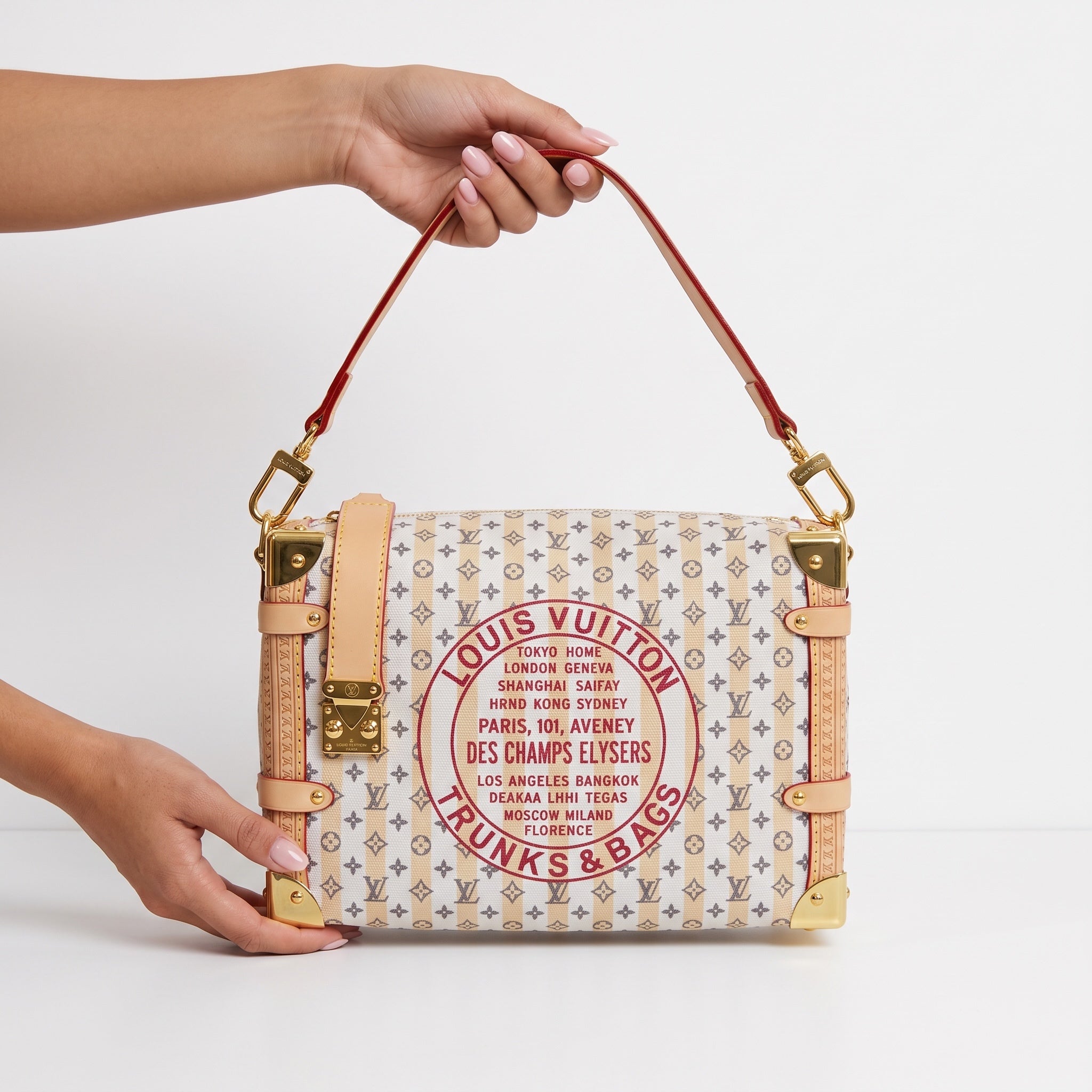 Louis Vuitton monogram Trunks & Bags canvas shoulder bag with gold corners and pale trim