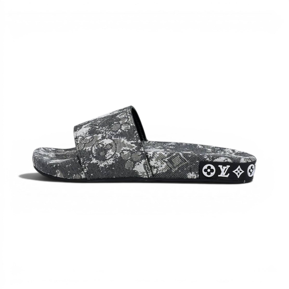 Louis Vuitton Grey Monogram Slide Sandals – Luxury Designer Casual Slippers ✨🩶 - MASTERPIECE