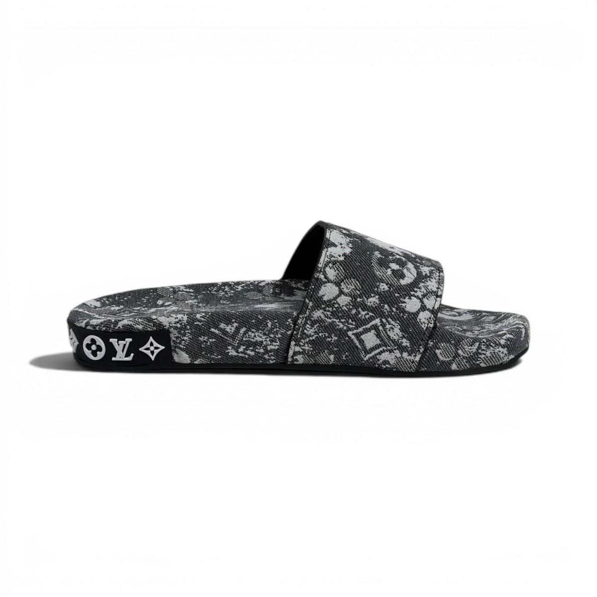 Louis Vuitton Grey Monogram Slide Sandals – Luxury Designer Casual Slippers ✨🩶 - MASTERPIECE