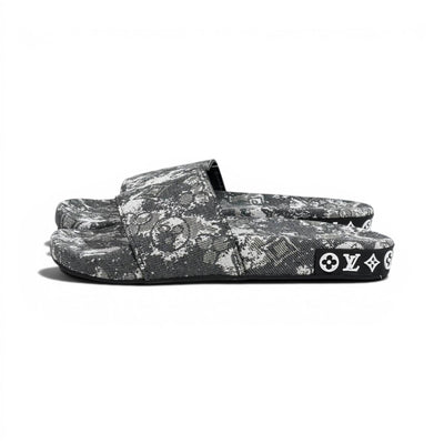 Louis Vuitton Grey Monogram Slide Sandals – Luxury Designer Casual Slippers ✨🩶 - MASTERPIECE