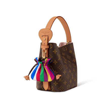👜 Louis Vuitton Monogram Bucket Bag with Silk Bow Charm - MASTERPIECE