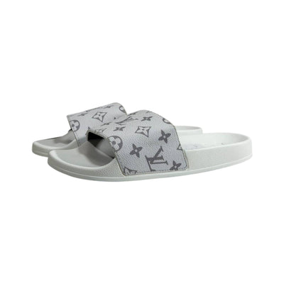 Louis Vuitton White Monogram Slides – Luxury Everyday Comfort Sandals 🤍👡 - MASTERPIECE