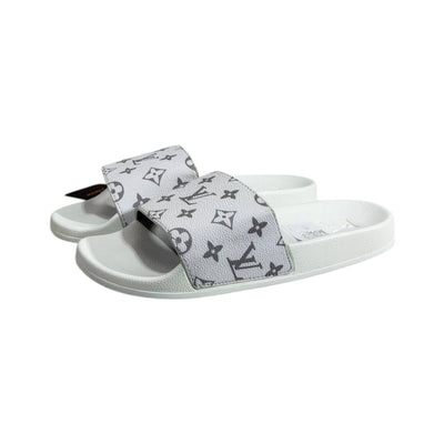 Louis Vuitton White Monogram Slides – Luxury Everyday Comfort Sandals 🤍👡 - MASTERPIECE