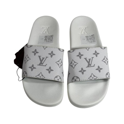 Louis Vuitton White Monogram Slides – Luxury Everyday Comfort Sandals 🤍👡 - MASTERPIECE