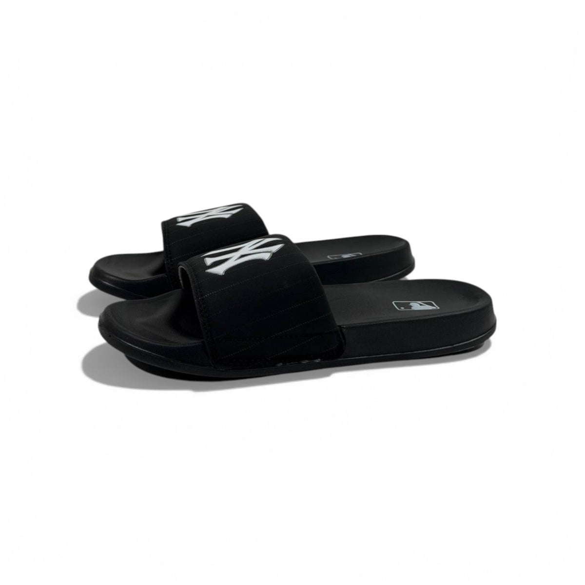 ⚾ New York Yankees Black Slides – Classic Logo Edition 🖤🤍 - MASTERPIECE