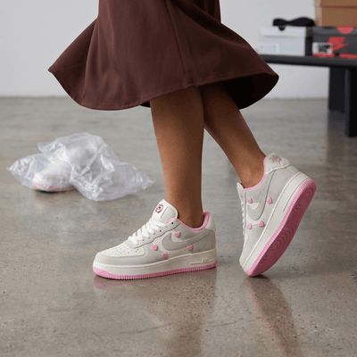 Nike Air Force 1 Pink Hearts 🤍🩷👟 - MASTERPIECE
