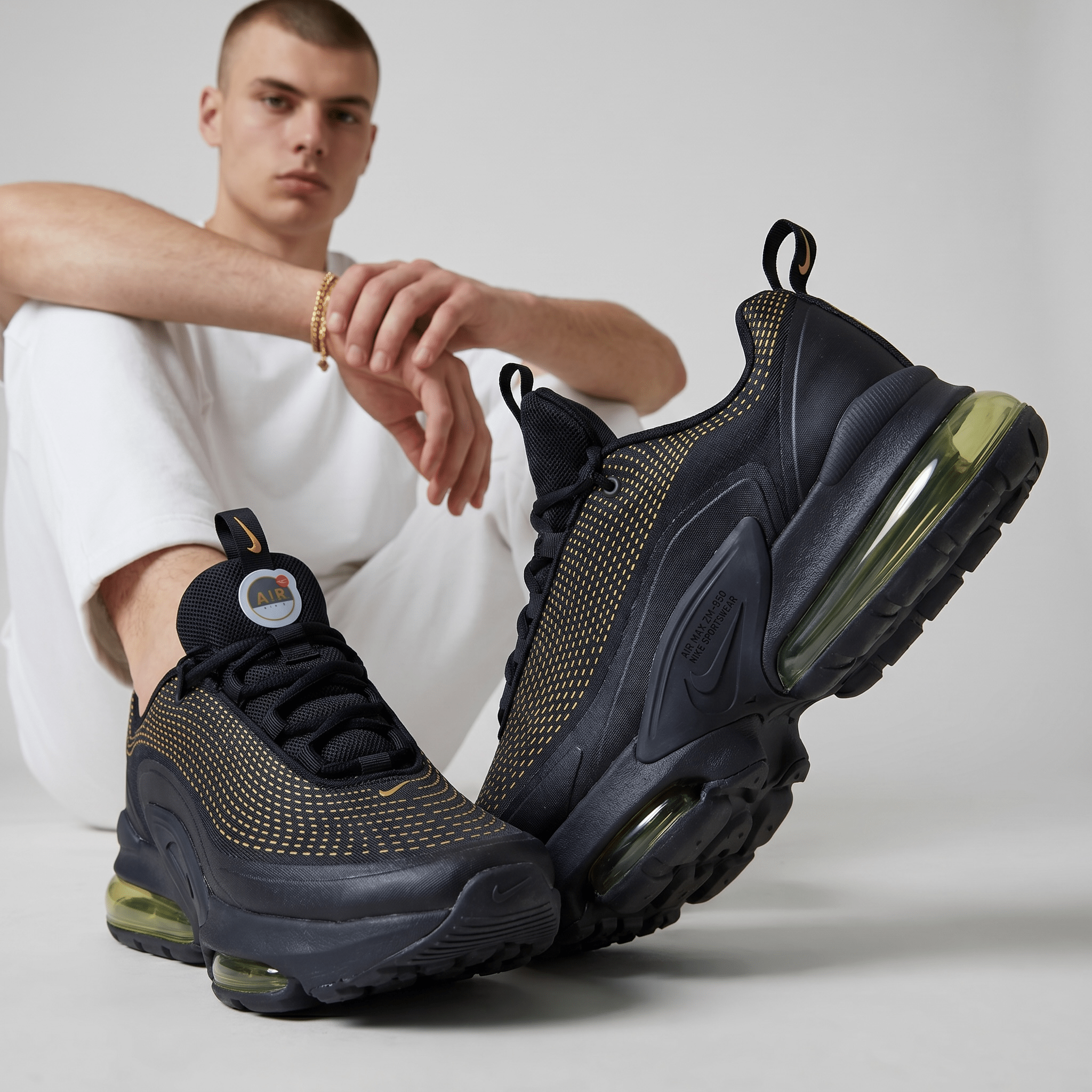 👟 Nike Air Max 720 – Black & Gold - MASTERPIECE