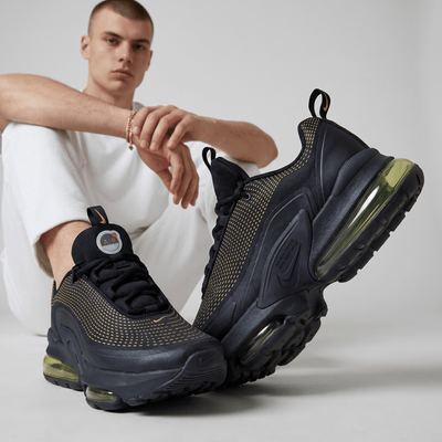 👟 Nike Air Max 720 – Black & Gold - MASTERPIECE
