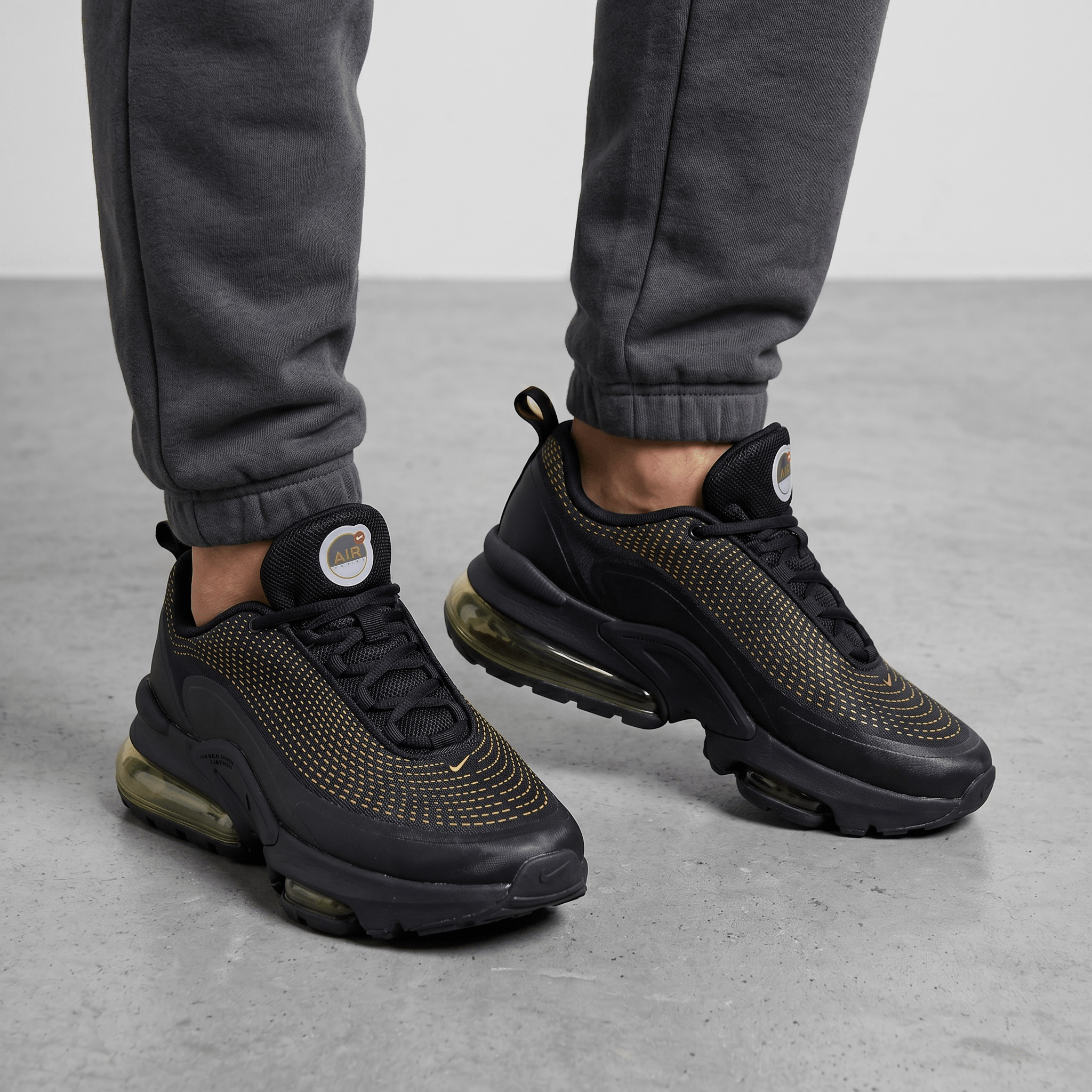 👟 Nike Air Max 720 – Black & Gold - MASTERPIECE