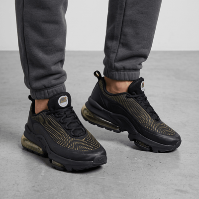 👟 Nike Air Max 720 – Black & Gold - MASTERPIECE
