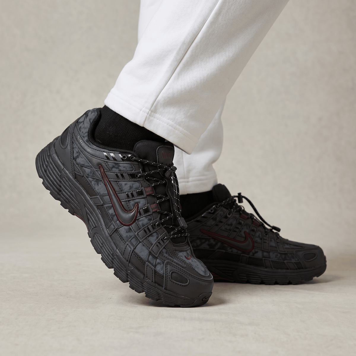 Nike Black Tech Runner Sneakers 🖤🔥 Performance Street Style - MASTERPIECE