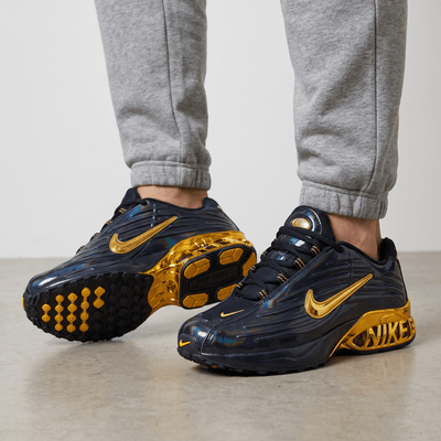👟 Nike Shox R4 – Iridescent Black & Metallic Gold - MASTERPIECE
