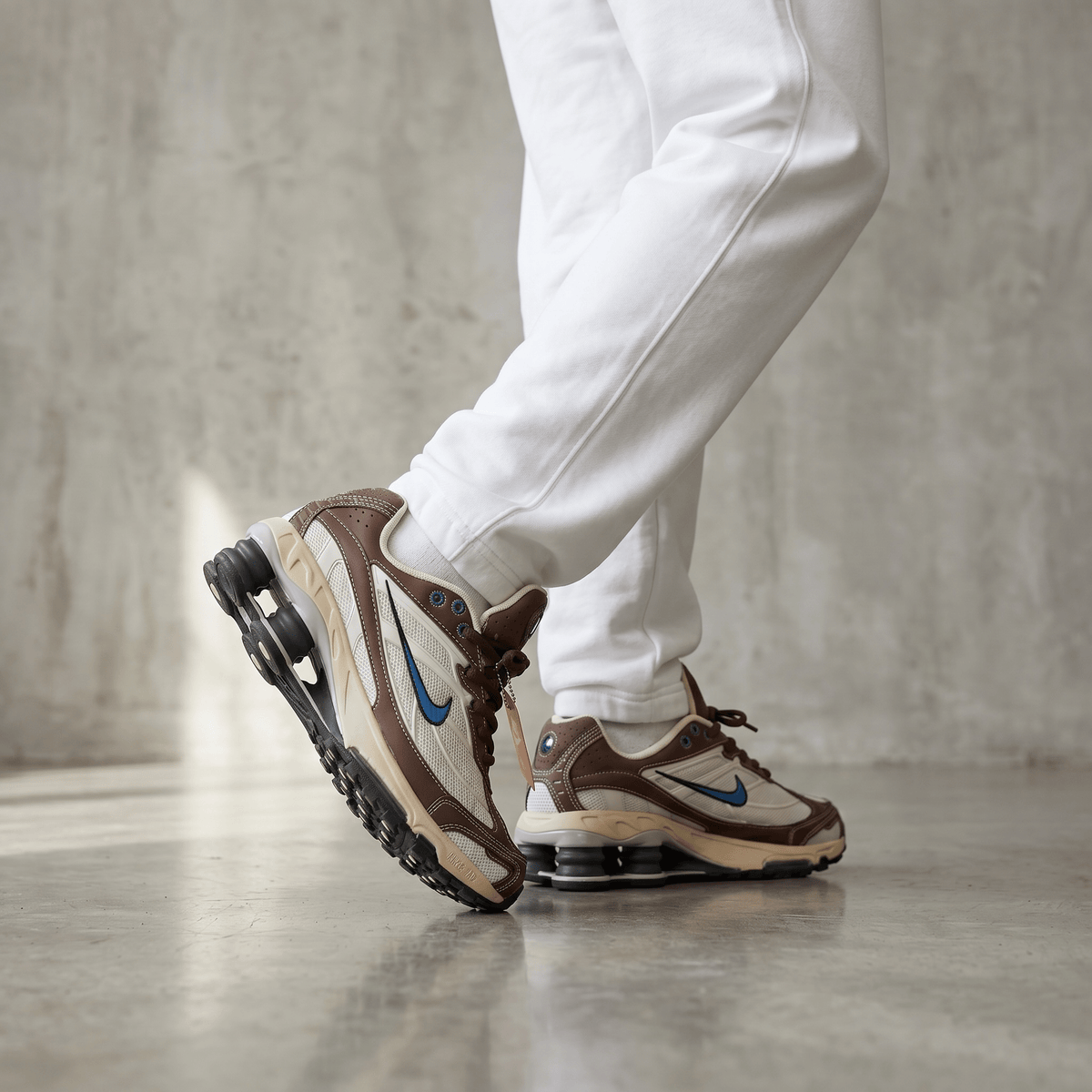 🤎⚡ Nike Shox R4 Retro Brown & Cream Running Sneakers – Y2K Streetwear Cushion Shoes 👟🔥 - MASTERPIECE