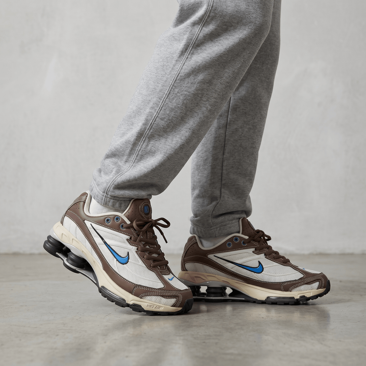 🤎⚡ Nike Shox R4 Retro Brown & Cream Running Sneakers – Y2K Streetwear Cushion Shoes 👟🔥 - MASTERPIECE