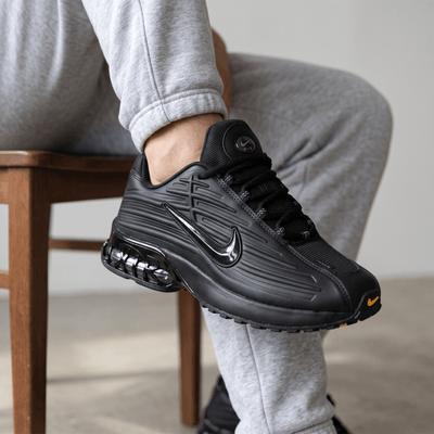 👟 Nike Shox R4 – Triple Black - MASTERPIECE