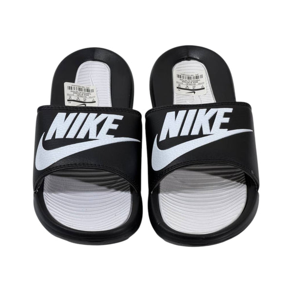 Nike Tech Essential Slides – Black & White Edition ⚫⚪🔥