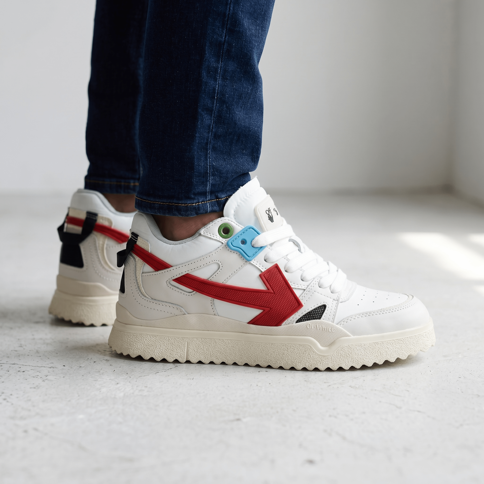 Off-White™ Arrow Low-Top Sneakers 🤍❤️ - MASTERPIECE