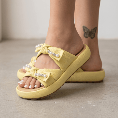 Pearl Bow Comfort Slides – Butter Yellow 💛✨ - MASTERPIECE