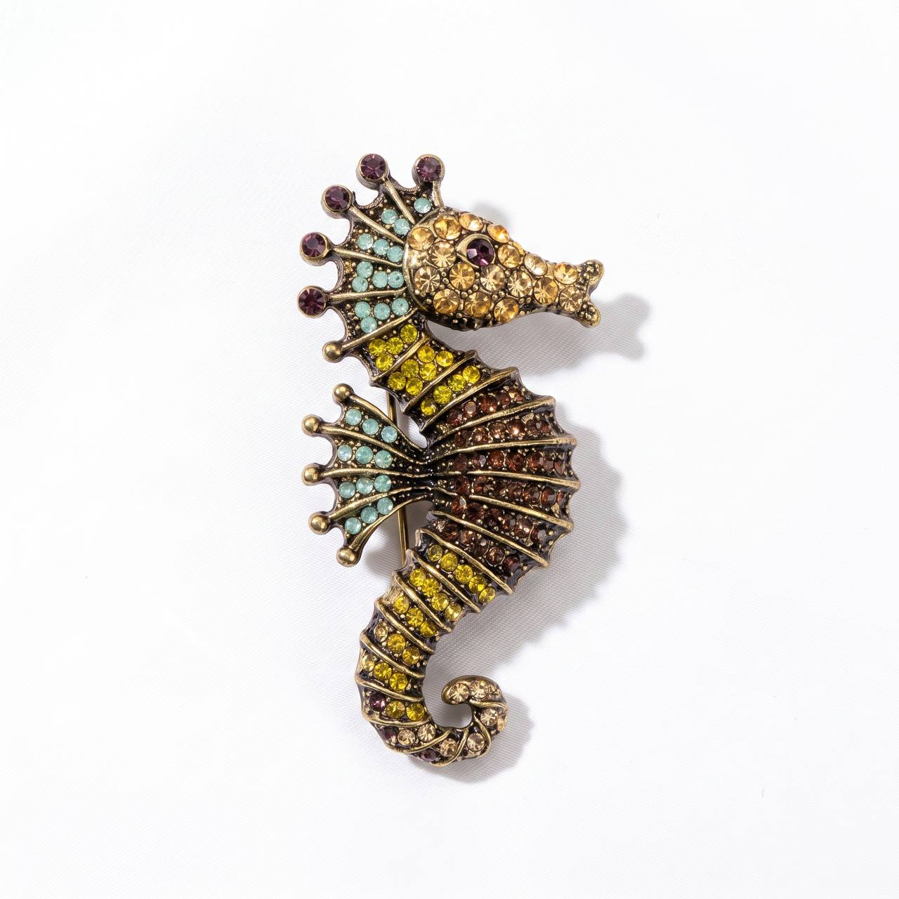 🌊✨ Multicolor Crystal Seahorse Statement Brooch 💎