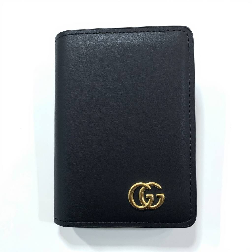 Gucci Black Leather Wallet with Gold GG Logo – Minimal Luxury Design 🖤✨
