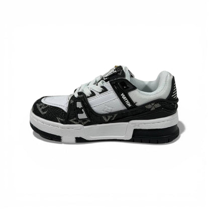Louis Vuitton Black & White Low-Top Sneakers – Luxury Street Style Design 👟✨