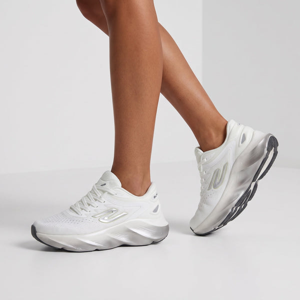Skechers Trainer – White Chunky Runner 👟