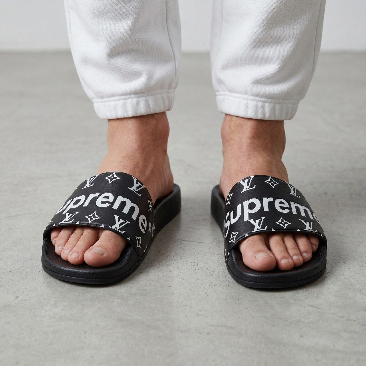Louis Vuitton ロゴ入り スライドサンダル 🖤✨ Supreme x Louis Vuitton Monogram Black Slide Sandals | Luxury
